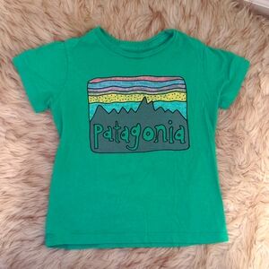 Green Patagonia toddler tee